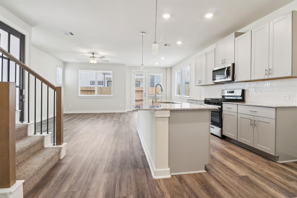 10025 Rustic Charm Street, Houston, Texas image 10