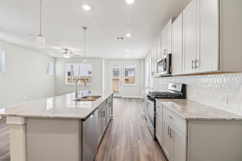 10025 Rustic Charm Street, Houston, Texas image 13