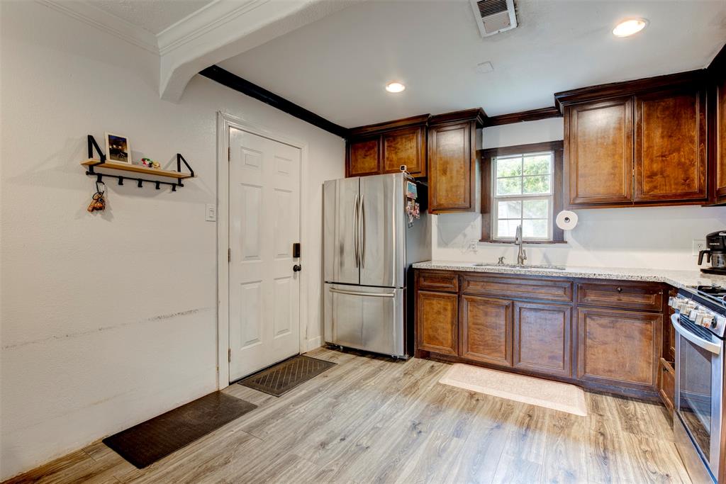 708 Gresham Street, Baytown, Texas image 14