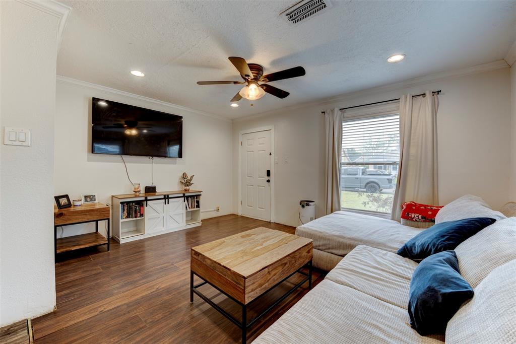 708 Gresham Street, Baytown, Texas image 6
