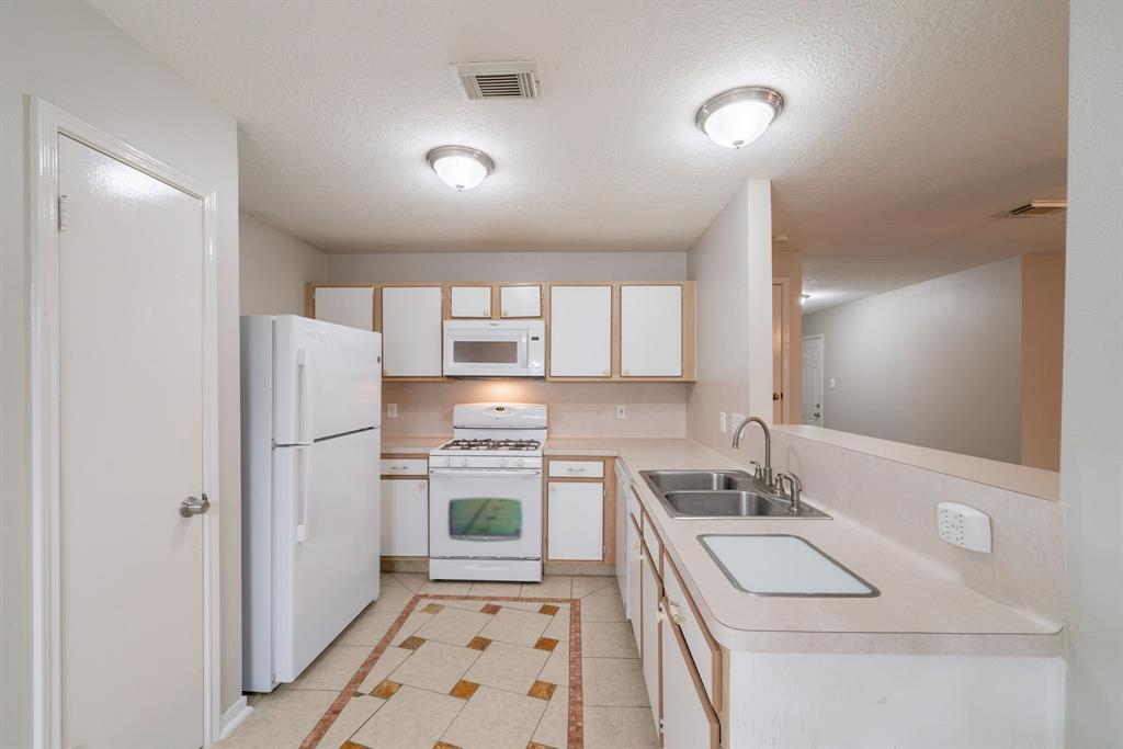 19914 Big Timber Drive, Humble, Texas image 6
