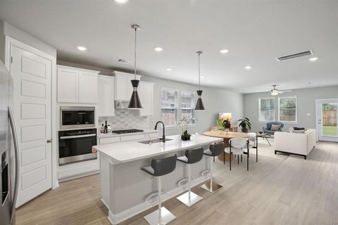 Photo of 125 Bay Bridge Court, Montgomery, TX 77316 (MLS # 61340946)