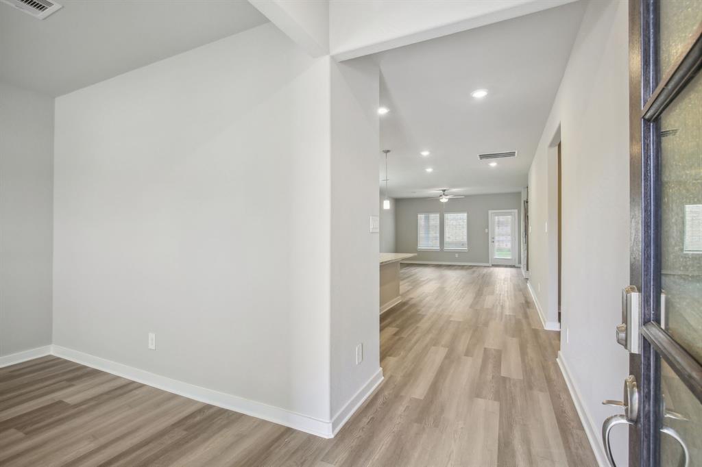 125 Bay Bridge Court, Montgomery, Texas image 2