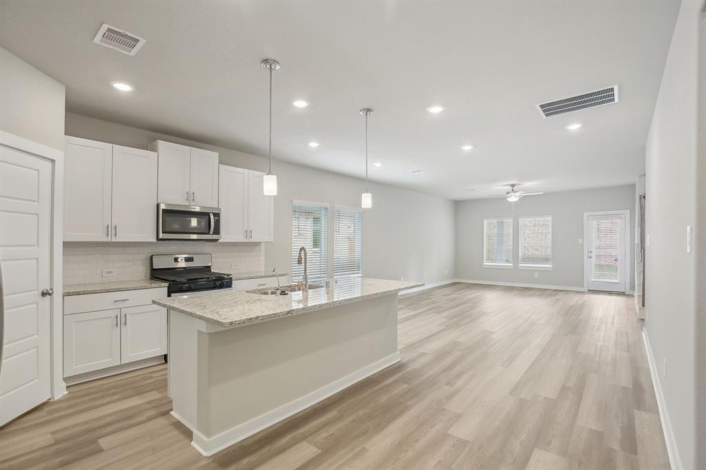 125 Bay Bridge Court, Montgomery, Texas image 8