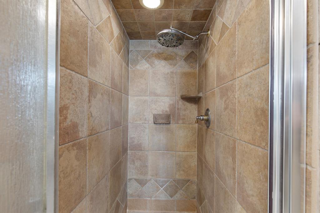 17902 Fernbluff Drive, Spring, Texas image 28