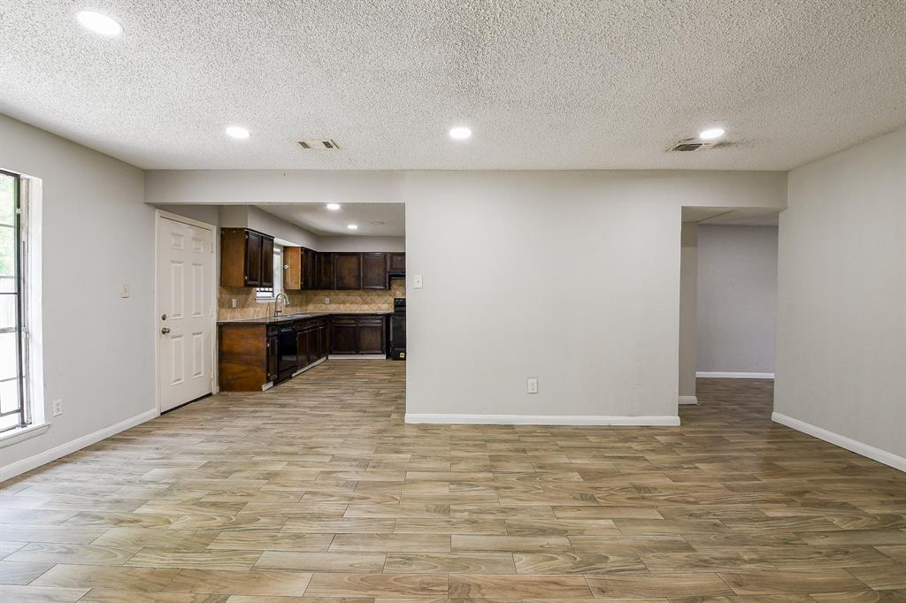 9923 Valley Sun Drive, Houston, Texas image 8