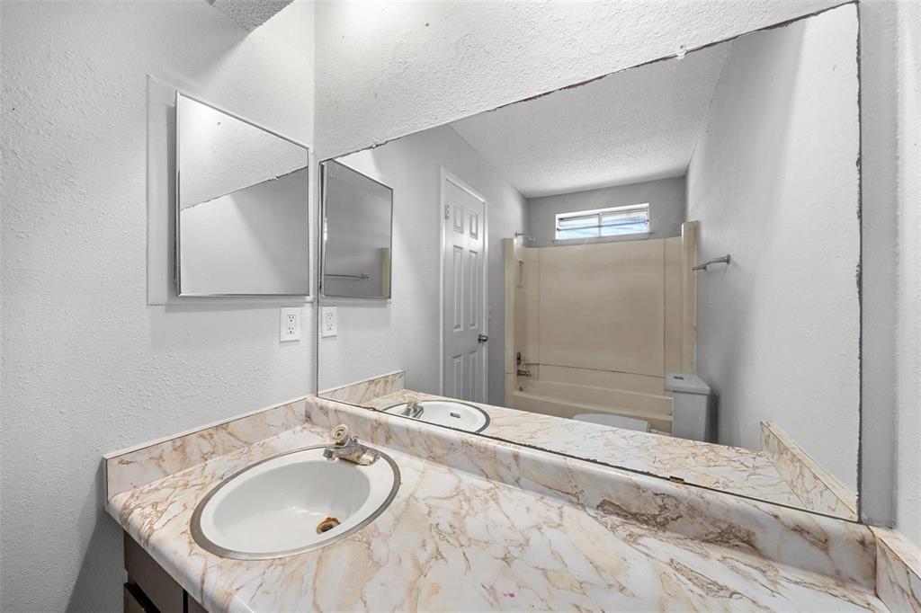 9923 Valley Sun Drive, Houston, Texas image 22