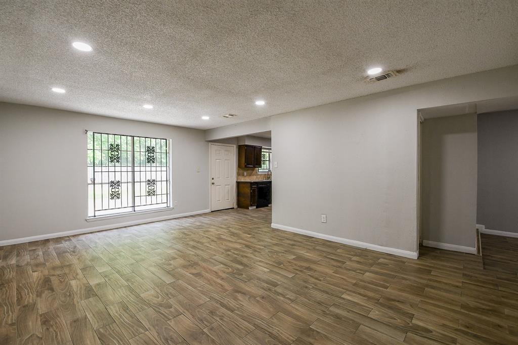 9923 Valley Sun Drive, Houston, Texas image 7