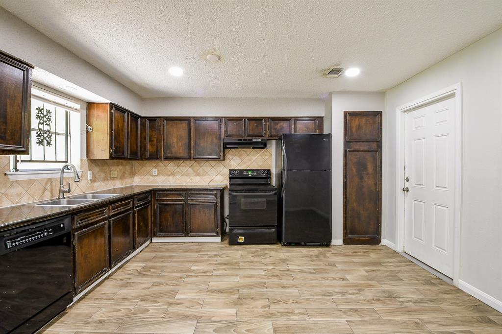 9923 Valley Sun Drive, Houston, Texas image 12