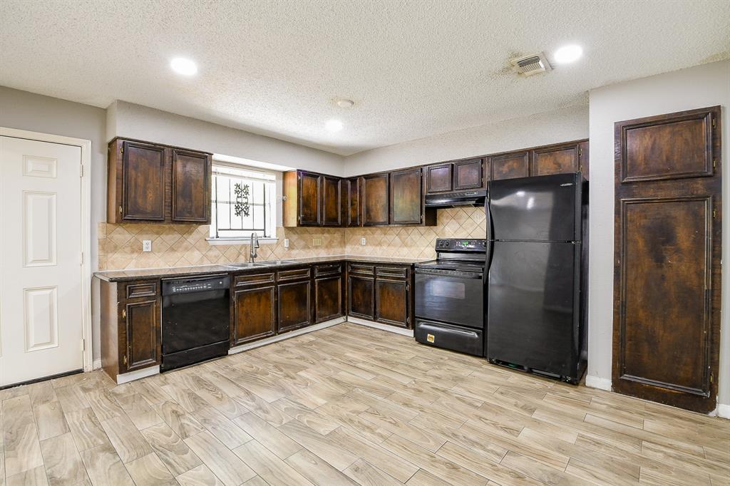 9923 Valley Sun Drive, Houston, Texas image 13