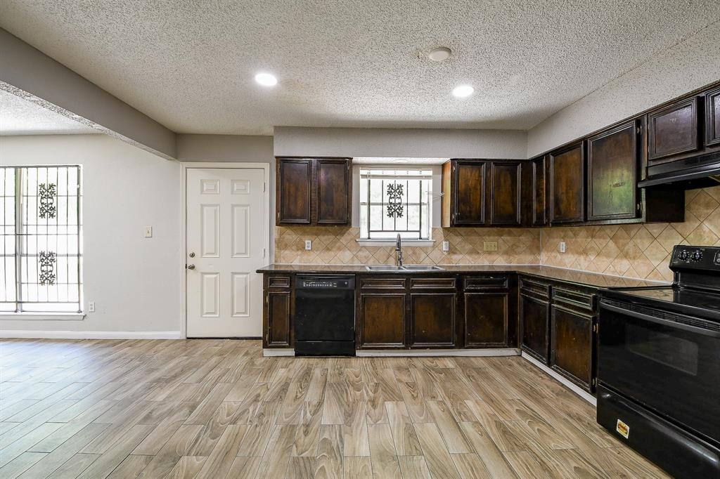 9923 Valley Sun Drive, Houston, Texas image 14