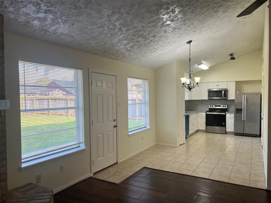16831 Rippling Mill Drive, Sugar Land, Texas image 4