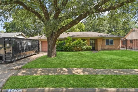 Single Family Residence in Houston TX 4326 Hummingbird Street.jpg