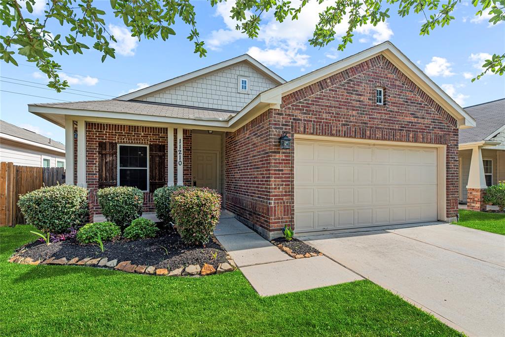 11210 Kingsnorth Drive, Tomball, Texas image 1