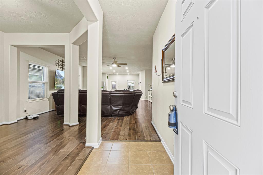 11210 Kingsnorth Drive, Tomball, Texas image 16