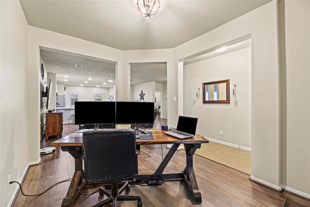 11210 Kingsnorth Drive, Tomball, Texas image 20