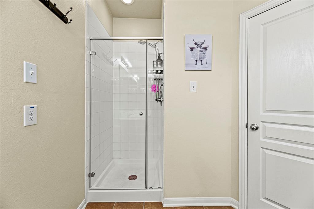 11210 Kingsnorth Drive, Tomball, Texas image 37