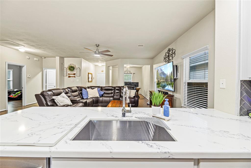 11210 Kingsnorth Drive, Tomball, Texas image 30