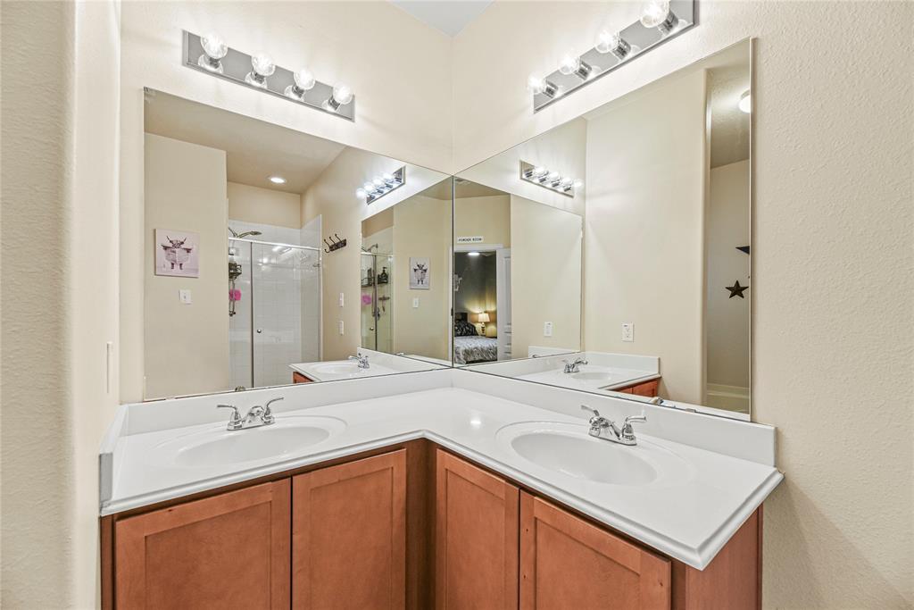 11210 Kingsnorth Drive, Tomball, Texas image 33