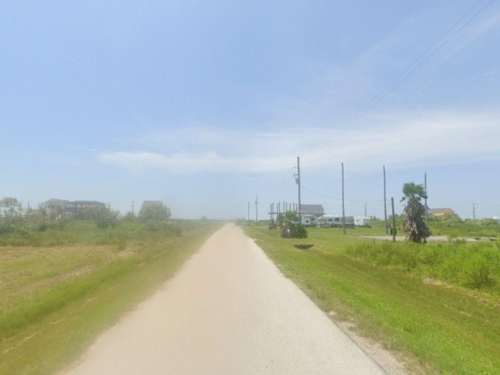 1032 Rollover Lane, Gilchrist, Texas image 3