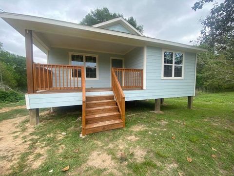 Photo of 275 Wood Fern Dr, Cleveland, TX 77327 (MLS # 18639588)