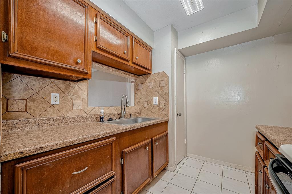 9350 Country Creek Drive #25, Houston, Texas image 11