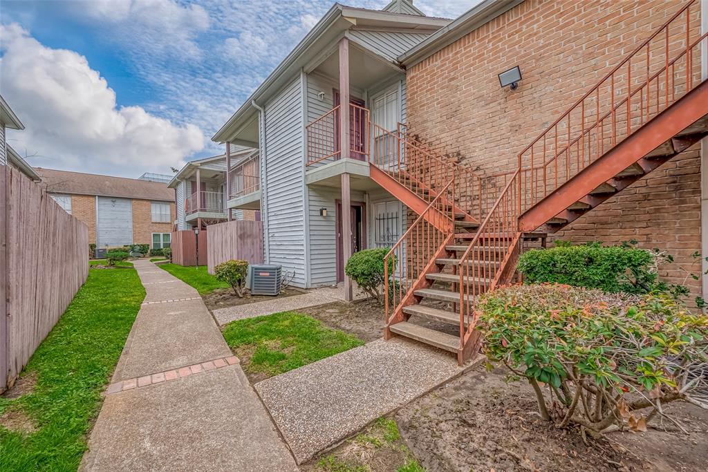 9350 Country Creek Drive #25, Houston, Texas image 3