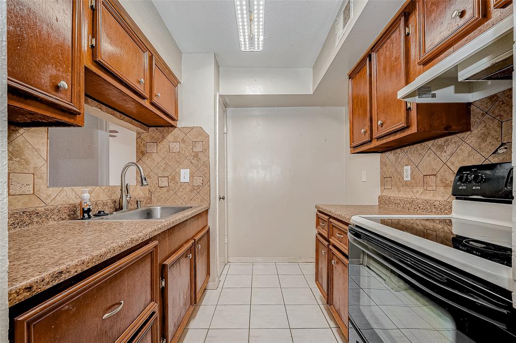 9350 Country Creek Drive #25, Houston, Texas image 9