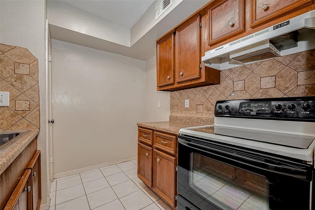 9350 Country Creek Drive #25, Houston, Texas image 10