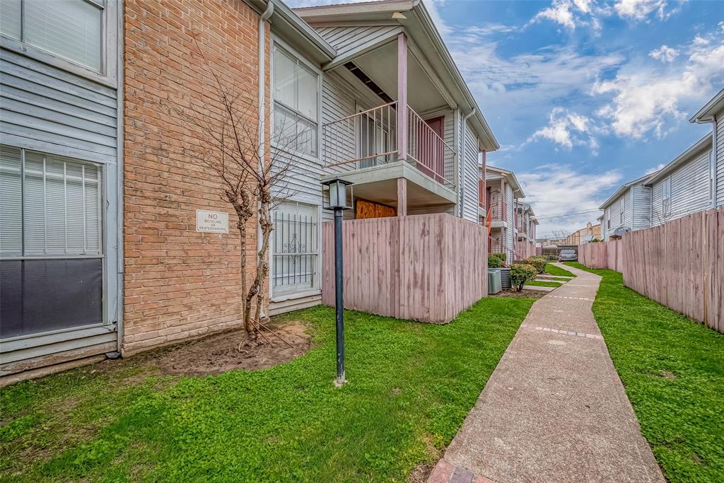 9350 Country Creek Drive #25, Houston, Texas image 2
