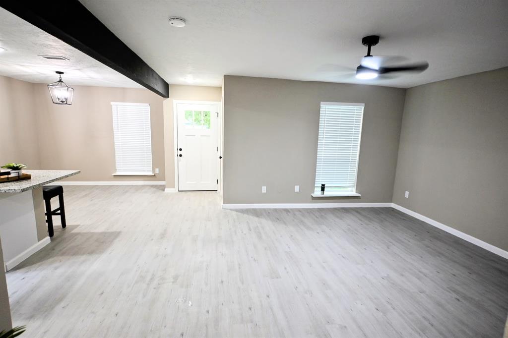 10 N Wavy Oak Circle