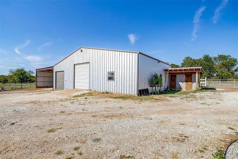 A home in Aquilla