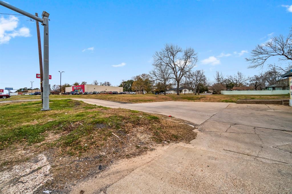 614 W W Church Street, Livingston, Texas image 15