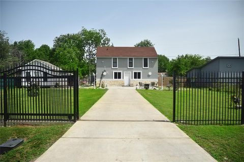 Photo of 275 Georgia Street, Houston, TX 77029 (MLS # 86872630)