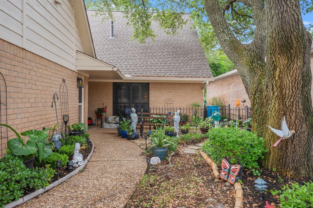 2806 Broadmoor Drive