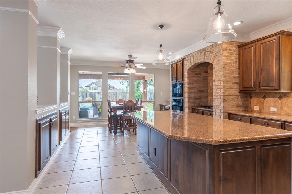 1335 Lake Grayson Drive, Katy, Texas image 11