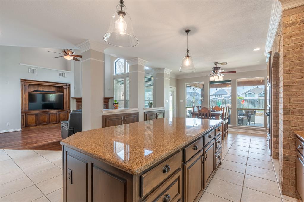 1335 Lake Grayson Drive, Katy, Texas image 9