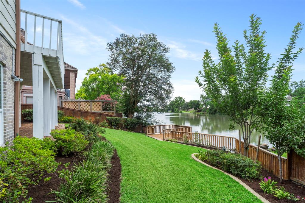 431 Lakeside Boulevard