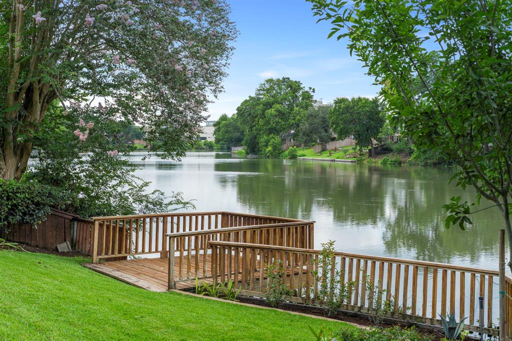 431 Lakeside Boulevard