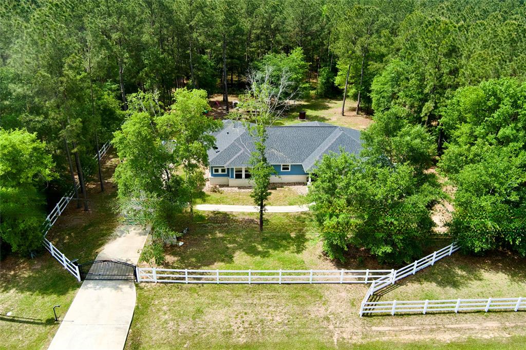 30000 Round Up Drive, Waller, Texas image 3