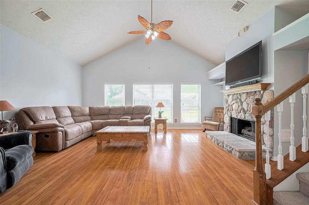 20011 Doherty Circle, Katy, Texas image 11