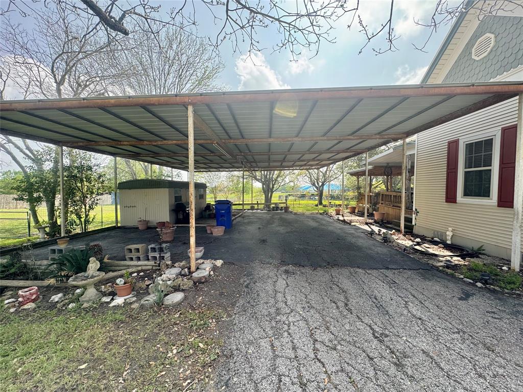 706 West Street, Yoakum, Texas image 32