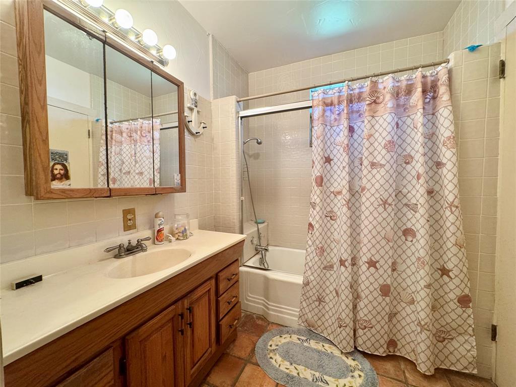 706 West Street, Yoakum, Texas image 26