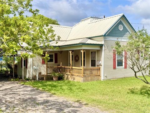 Homes For Sale - 706 West Street<br/> De Witt County, Yoakum, TX 77995