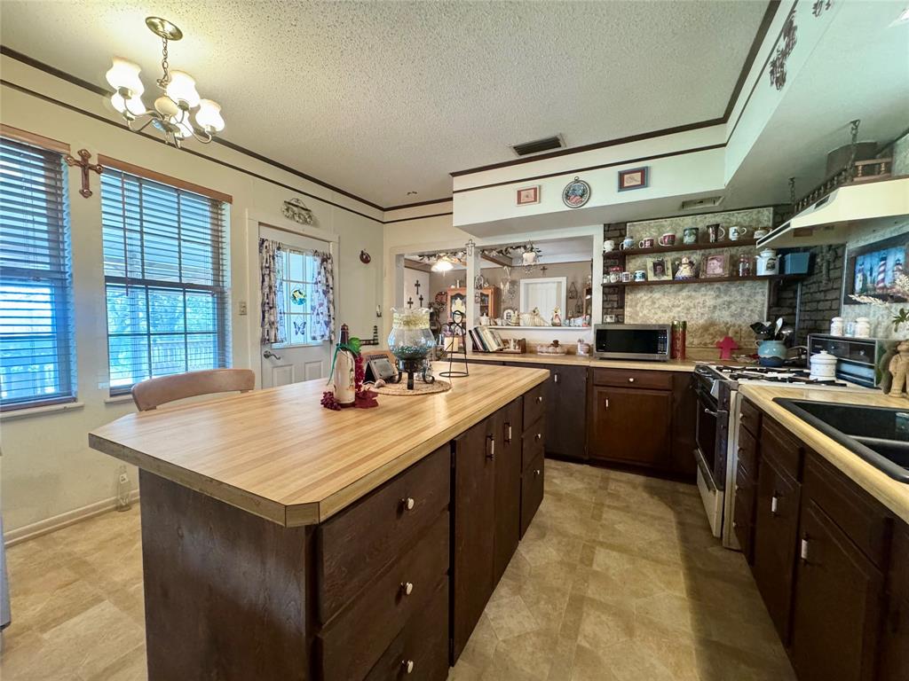 706 West Street, Yoakum, Texas image 15