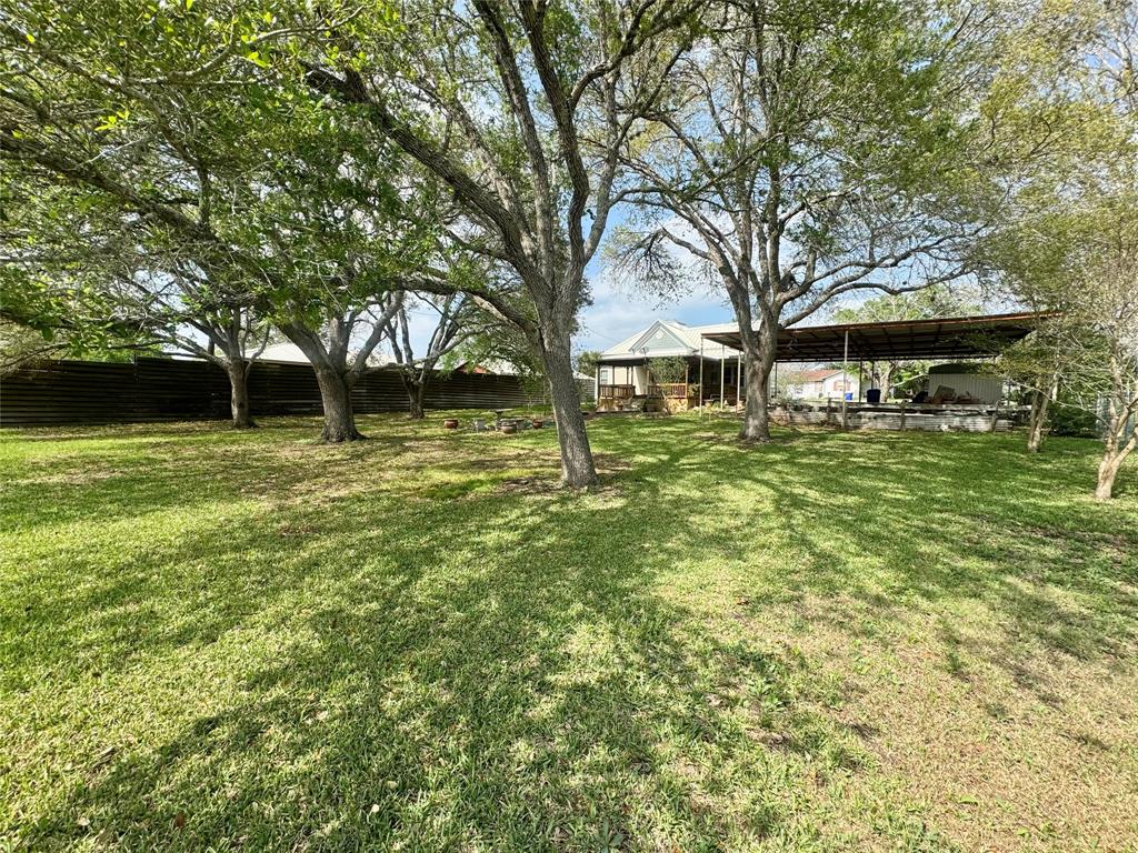 706 West Street, Yoakum, Texas image 41