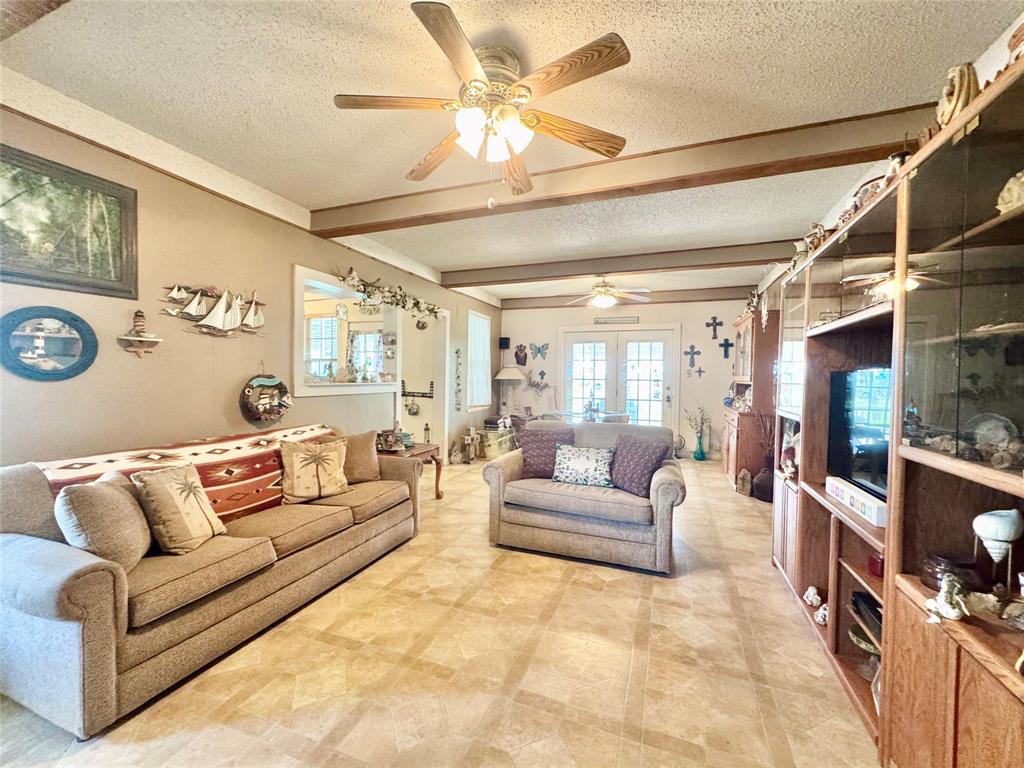 706 West Street, Yoakum, Texas image 6