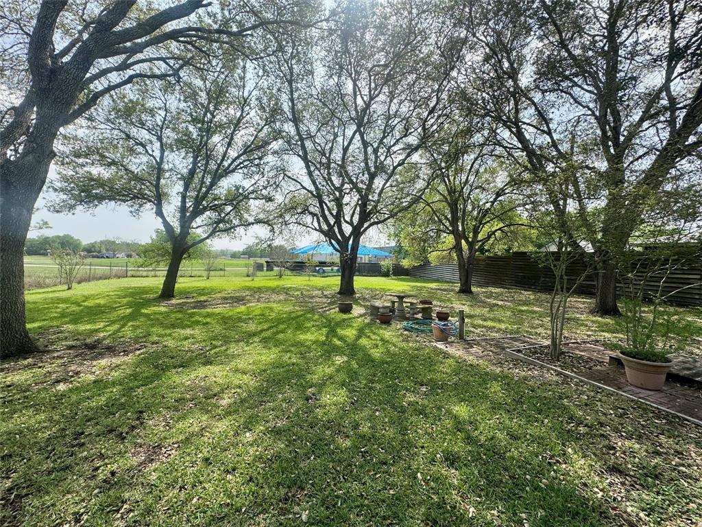 706 West Street, Yoakum, Texas image 40