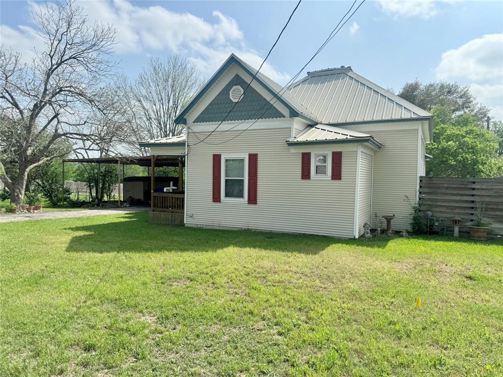 706 West Street, Yoakum, Texas image 29