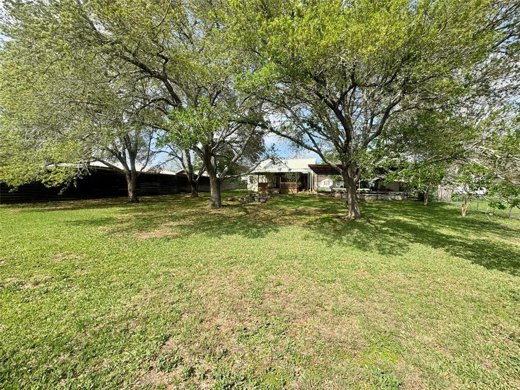 706 West Street, Yoakum, Texas image 42